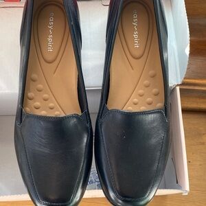 Easy Spirit Women's Black Loafers